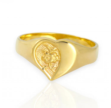 Anillo en orma de corazon con mitad flor calada y mitad alto pulido